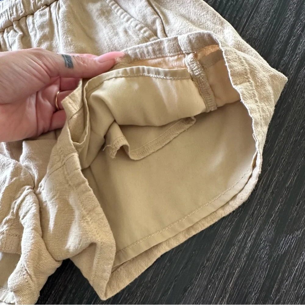 Hollister Linen Blend Paperbag High Rise Lined Shorts in Tan, Size XS - Picture 10 of 12